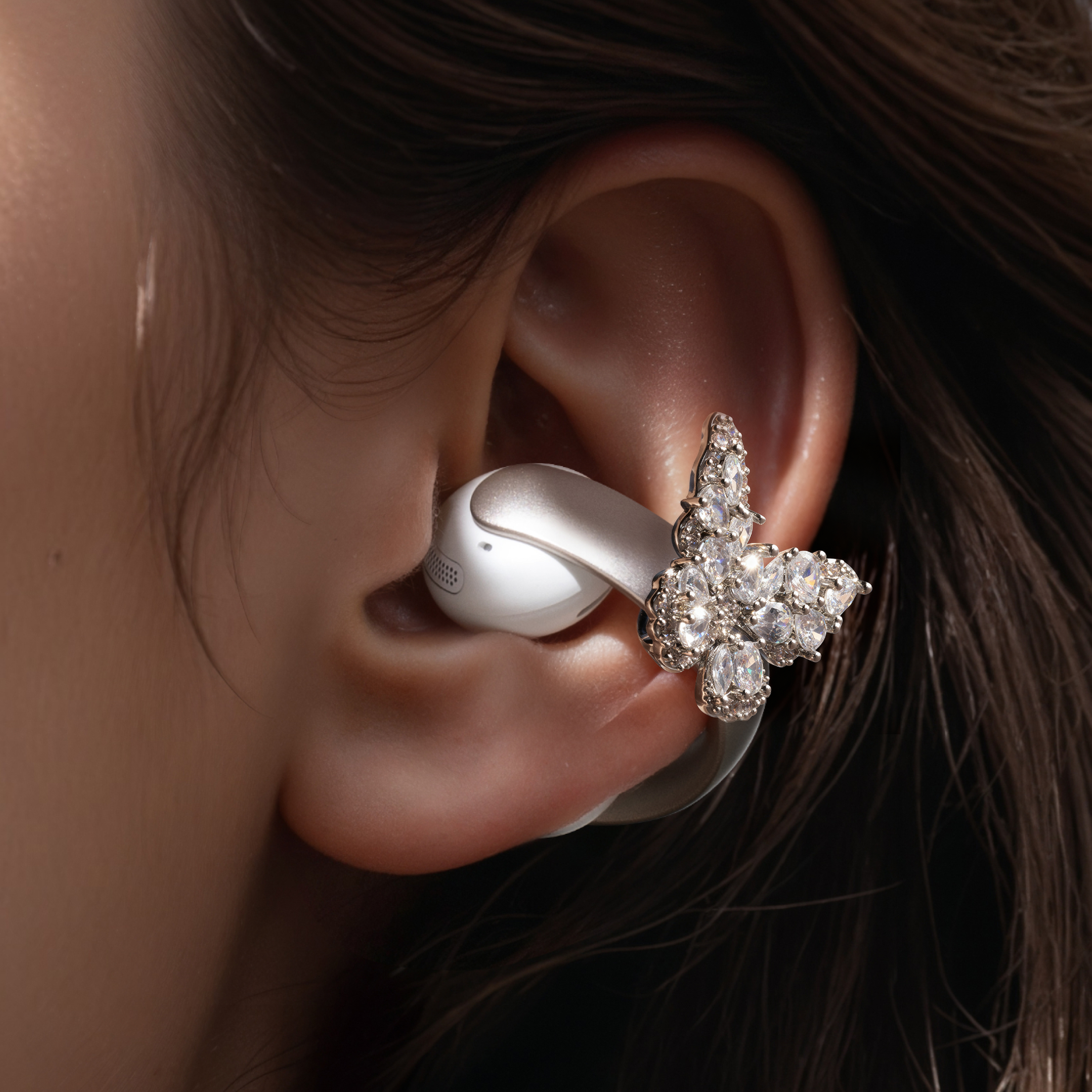 soundcore-aeroclip-butterfly-accessory-exclusive-decorative-clip image 3