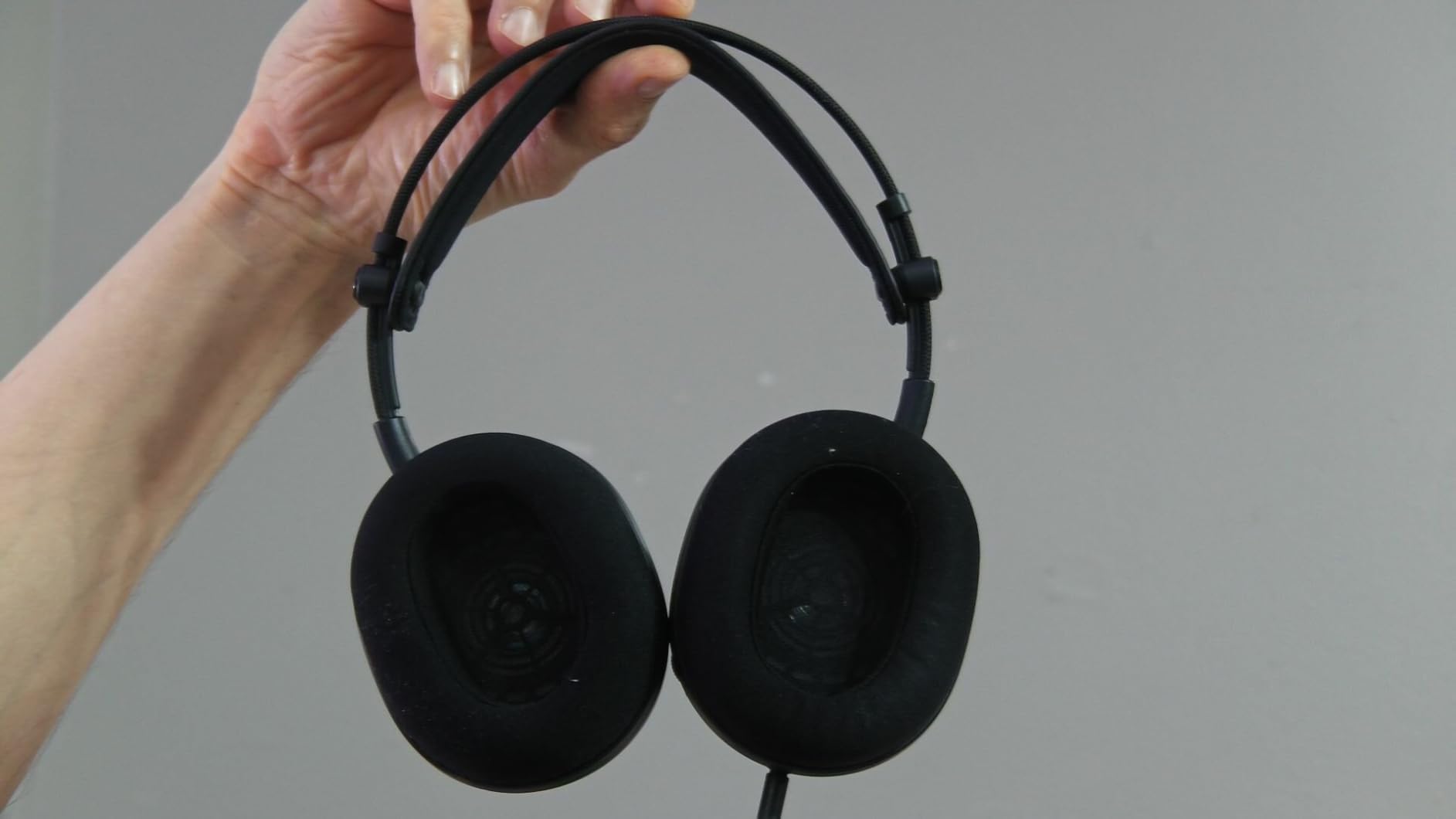 Solid headset