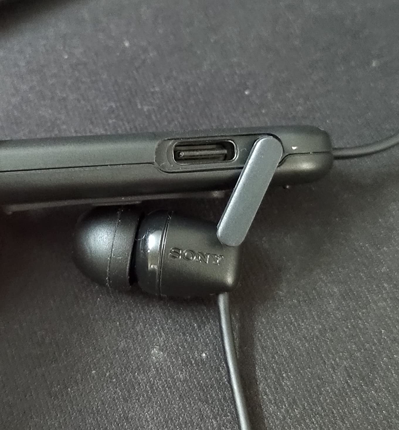 Good earbuds, decent mic