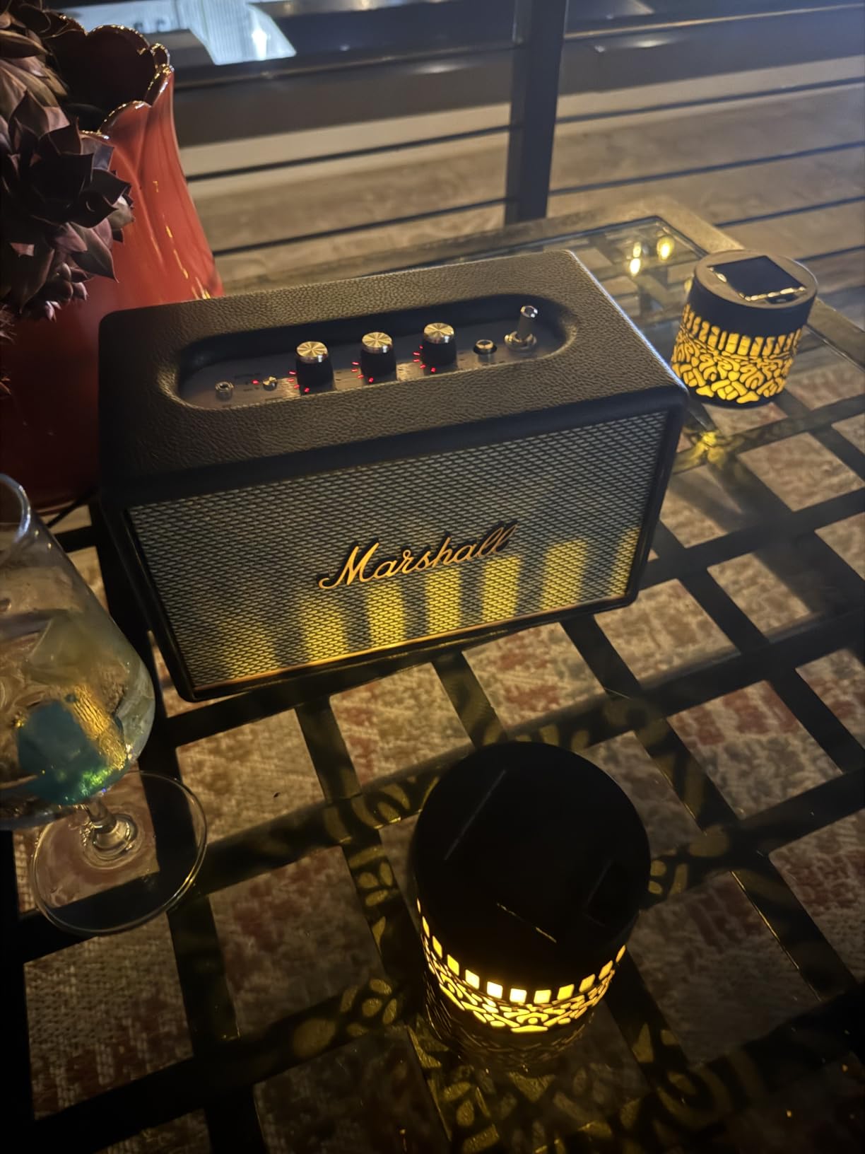 Solid speaker