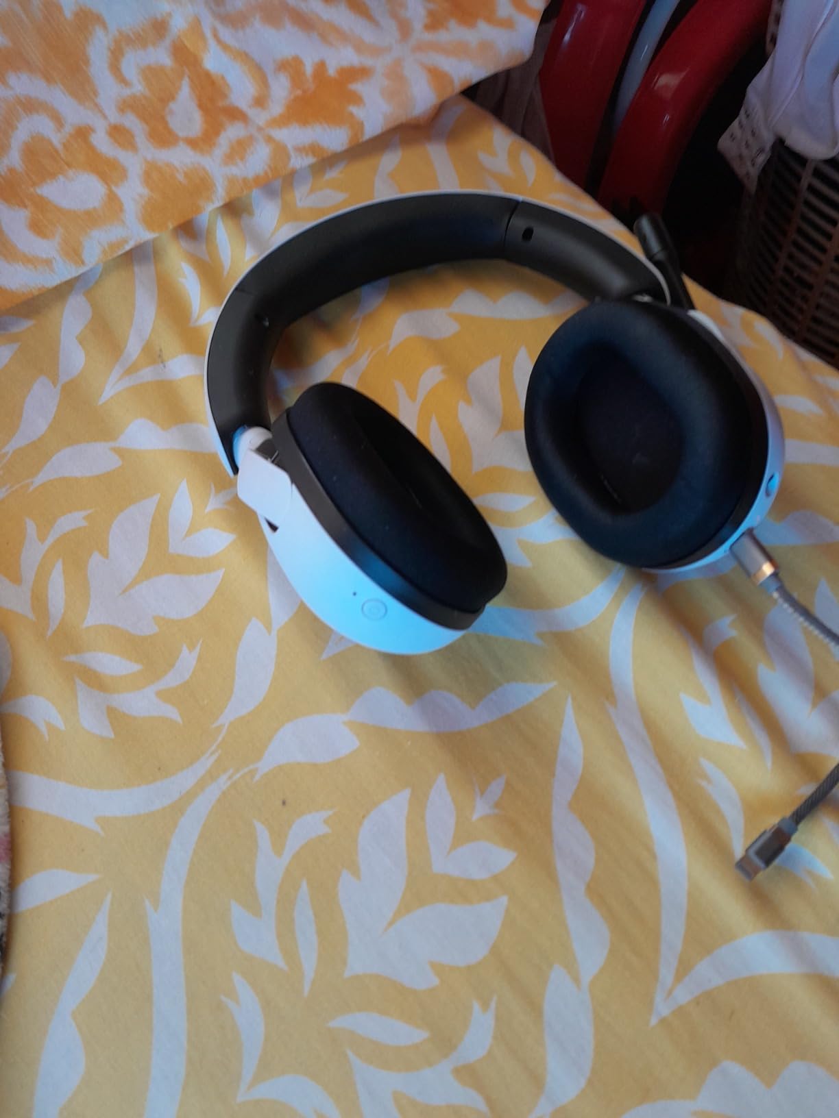 Great headset, but a bit tight