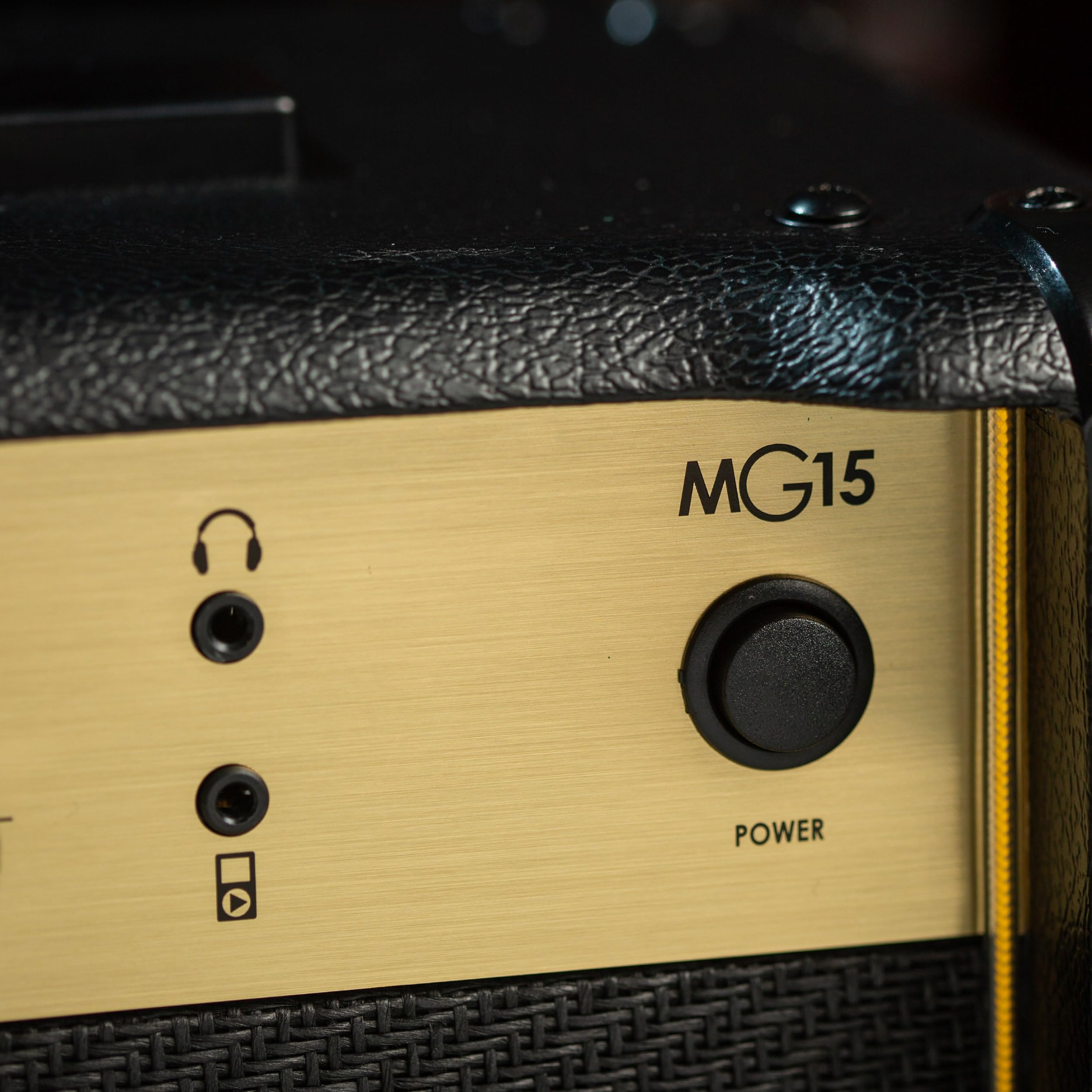 marshall-mg15g-combo-guitar-amplifier-15w-8-speaker-dual-channels-3-band-eq-head image 4