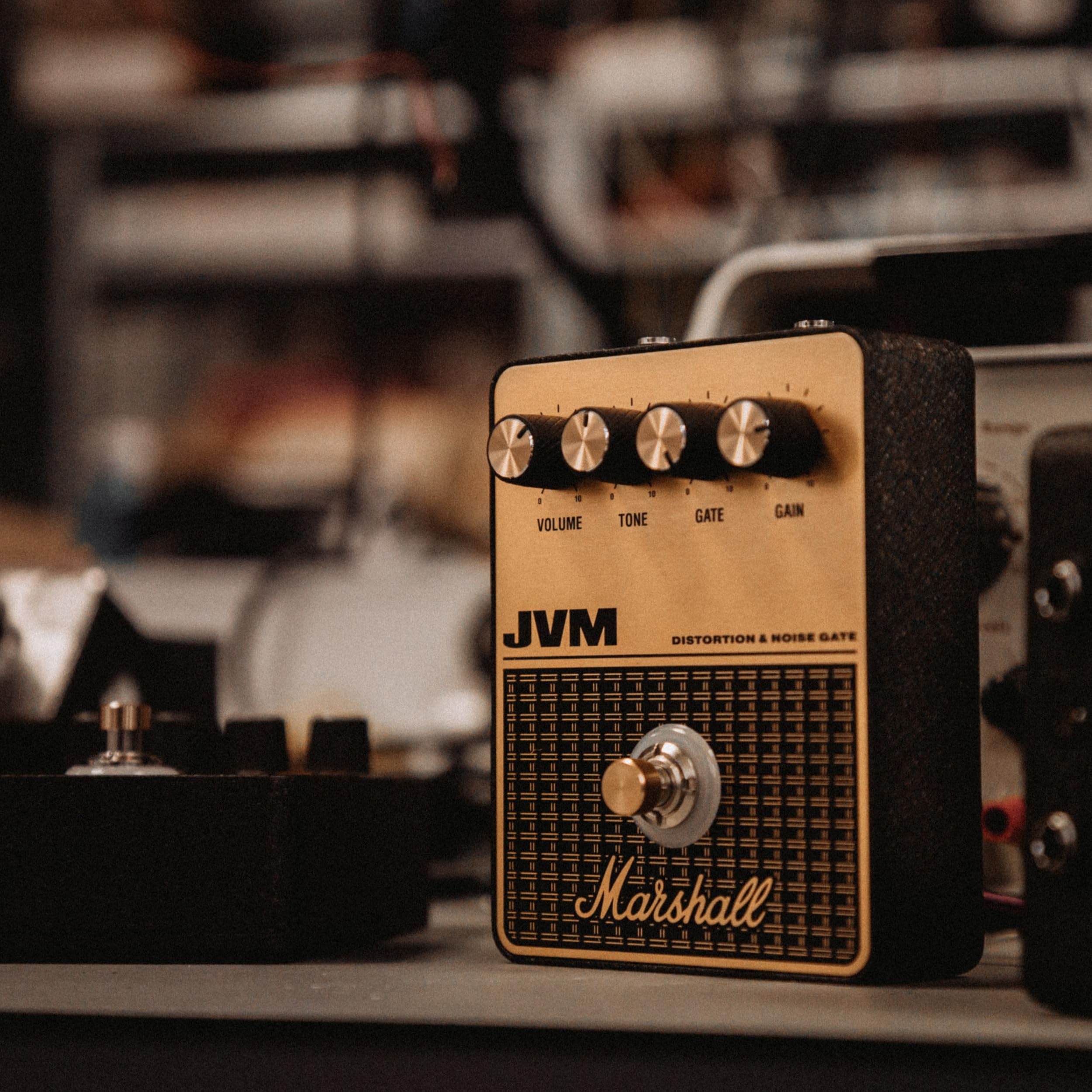 marshall-jvm-overdrive-distortion-pedal-black-and-gold image 7